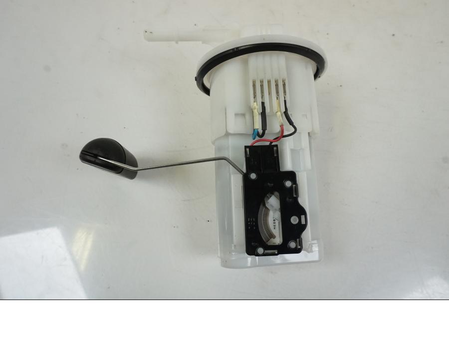 Baksidan på Bensinpump insprut från en Yamaha MT-10 -2022 motorcykel.