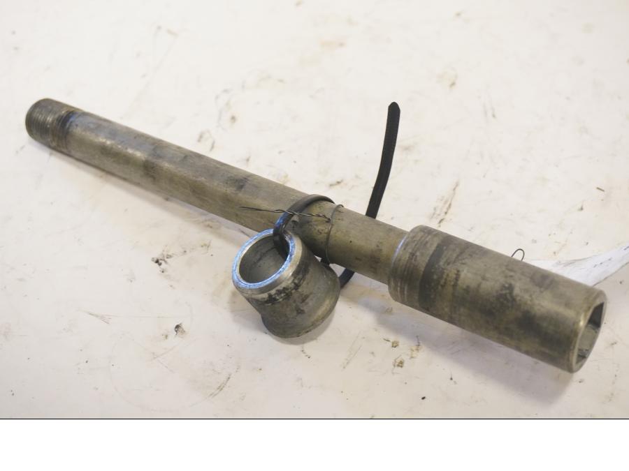 Framsidan pÄ Axel frÄn en Suzuki DL 1000 -2003 motorcykel.