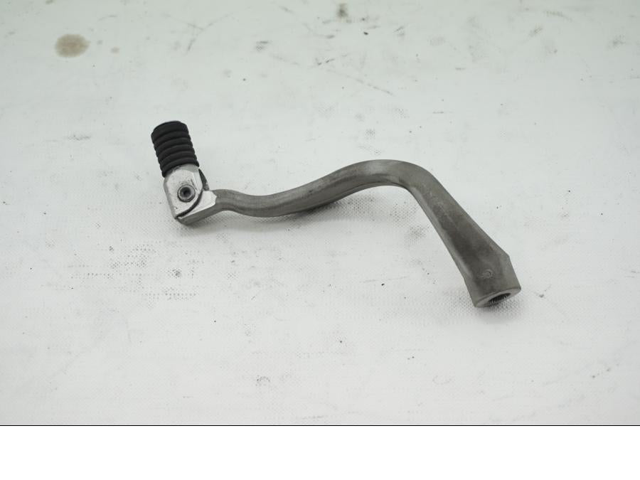 Baksidan på Växelpedal från en KTM 950 SM -2006 motorcykel.