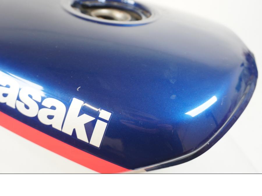 Extrabild4 på Bensintank från en Kawasaki GPZ 500 S -1992 motorcykel.
