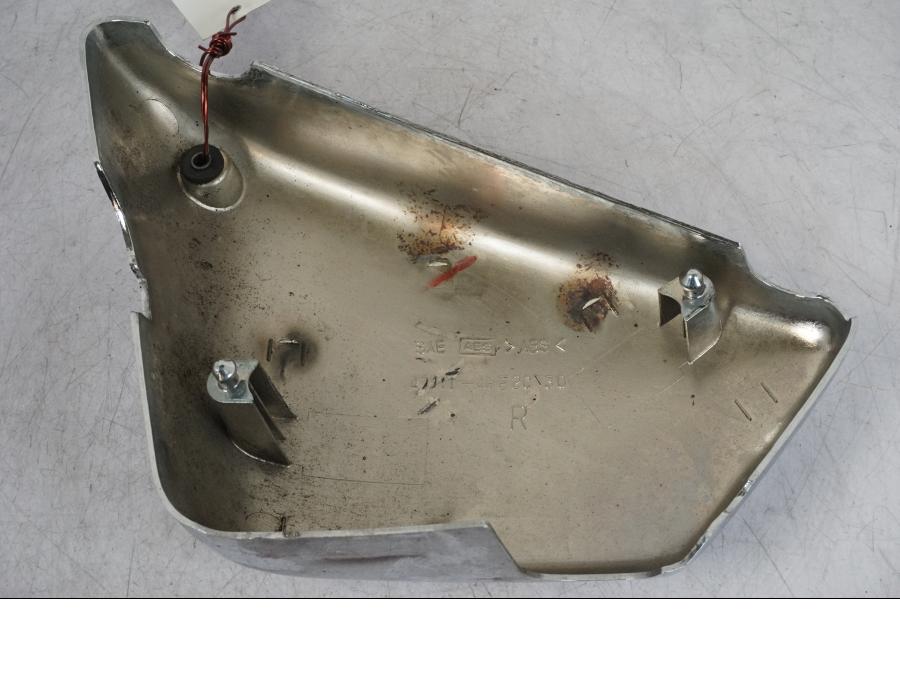 Snett uppifrån på Sidkåpa från en Suzuki VZ 800 -2000 motorcykel.