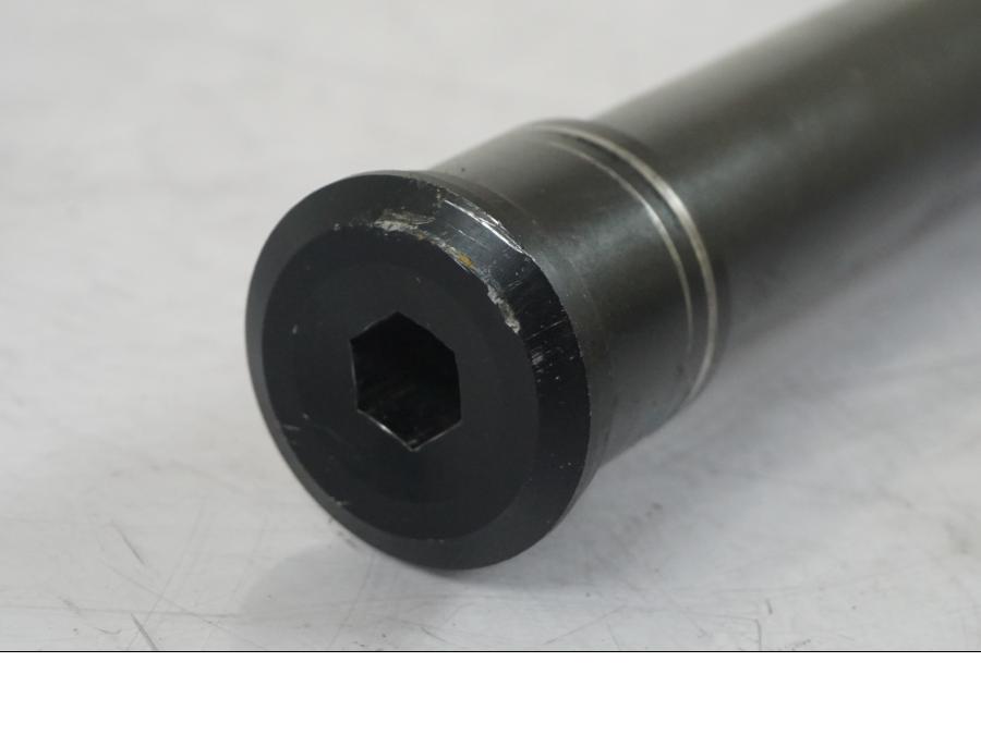 Höger sida på Axel från en KTM 1290 Super Duke R -2018 motorcykel.