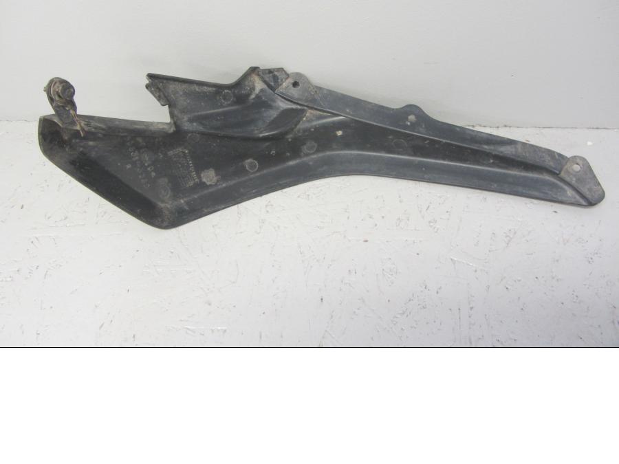 Höger sida på Framskärm från en Suzuki LTA 750 XP E -2009 motorcykel.