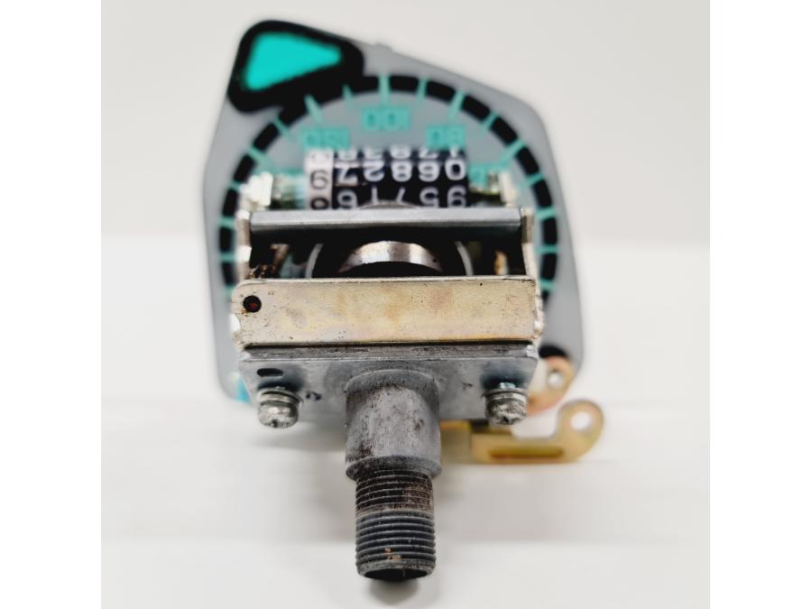 Vänster sida på Hastighetsmätare från en Honda XL 600 V -1995 motorcykel.