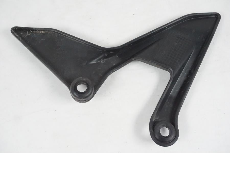 VÀnster sida pÄ HÀlskydd frÄn en KTM 390 Adventure -2021 motorcykel.