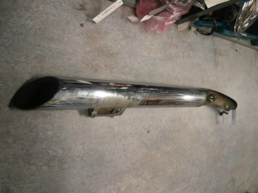 Vänster sida på Ljuddämpare från en Triumph Rocket III -2011 motorcykel.