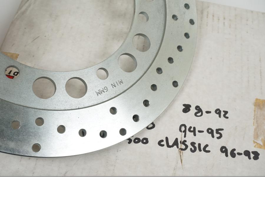 Höger sida på Bromsskiva från en Kawasaki VN 1500 -1995 motorcykel.