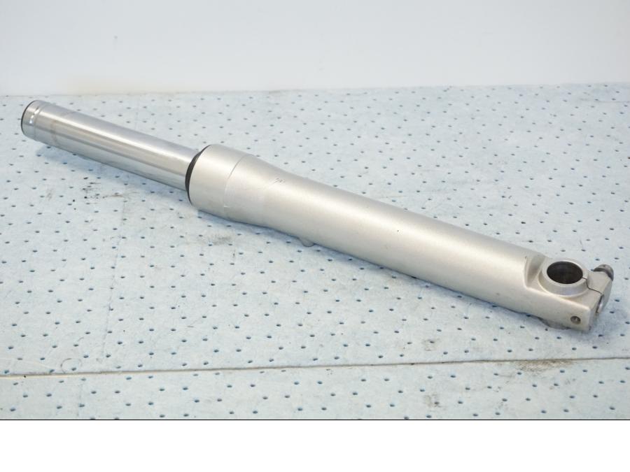 VÀnster sida pÄ Gaffelben frÄn en Honda SH 300 A -2011 scooter.