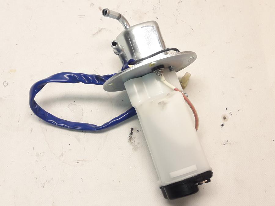 Framsidan pÄ Bensinpump insprut frÄn en Kawasaki Z 800 -2015 motorcykel.