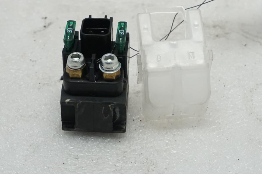 Framsidan på Startrelä från en Ducati Monster 1200 -2015 motorcykel.