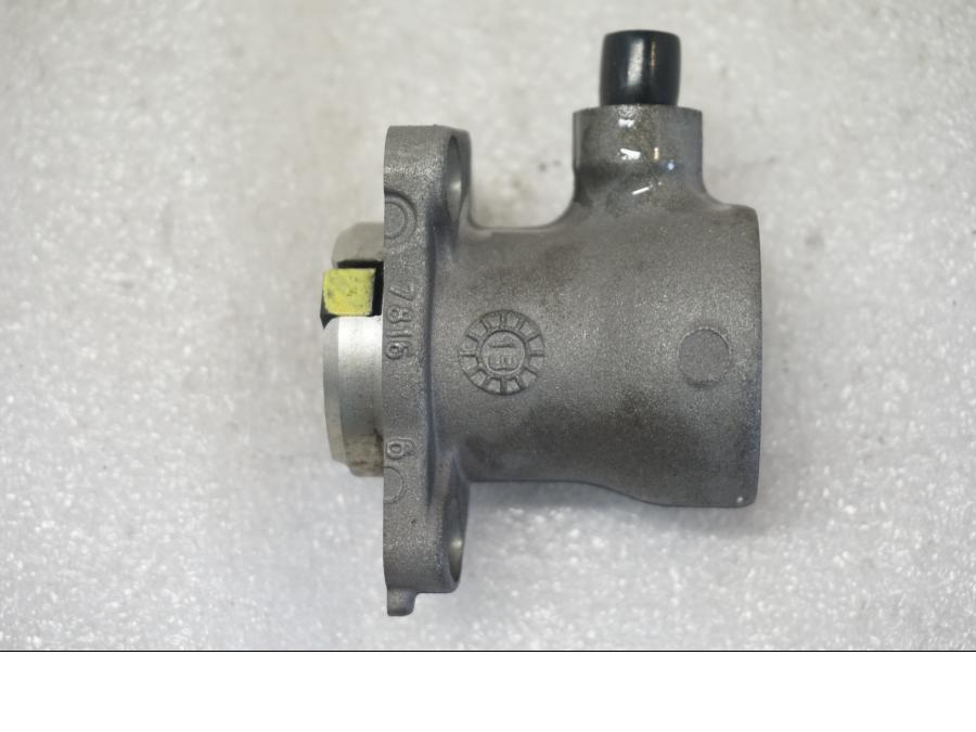 Höger sida på Kopplingslavcylinder från en Ducati Monster 796 -2013 motorcykel.