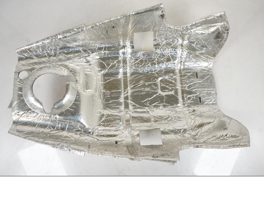 Höger sida på Värmeskydd från en Suzuki VZR 1800 -2009 motorcykel.