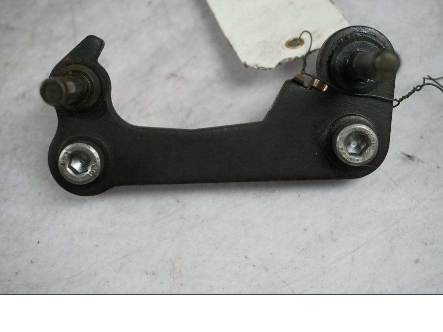 Baksidan på Bromsoksfäste från en Kawasaki Versys 650 -2007 motorcykel.