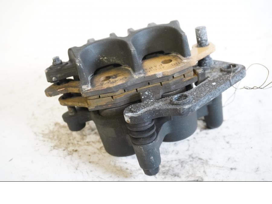 Höger sida på Bromsok från en Kawasaki Versys 650 -2007 motorcykel.