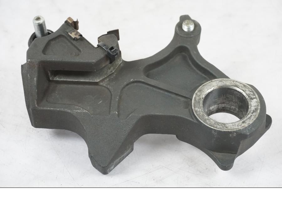 Snett uppifrån på Bromsoksfäste från en Suzuki GSX-R 600 -2007 motorcykel.