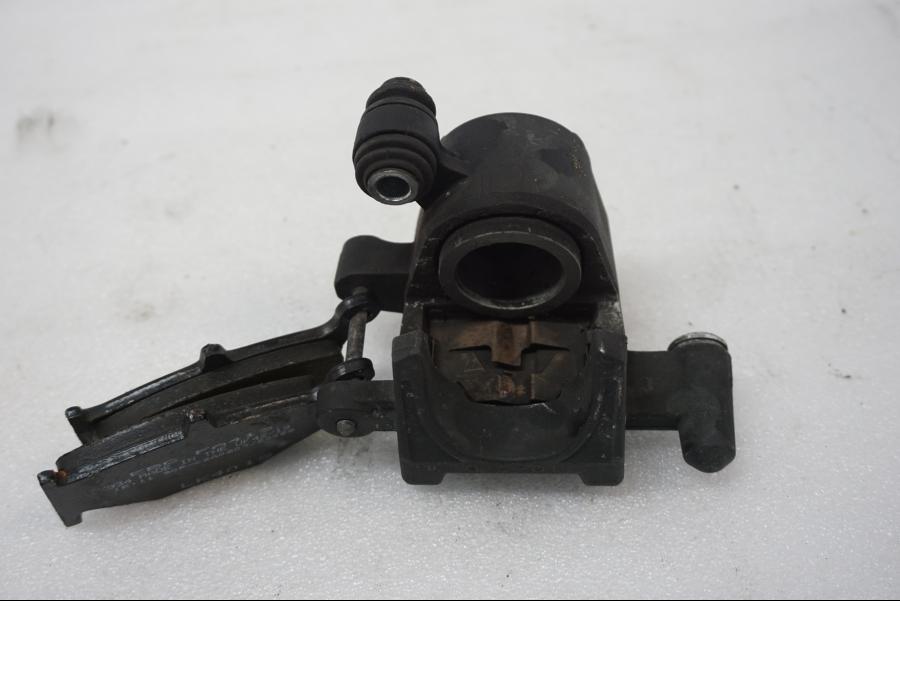 Snett nerifrån på Bromsok från en Suzuki GSX-R 1000 -2007 motorcykel.