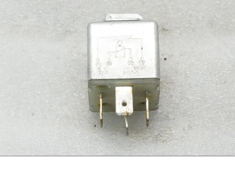 Framsidan på Relä från en BMW R 90 -1975 motorcykel.