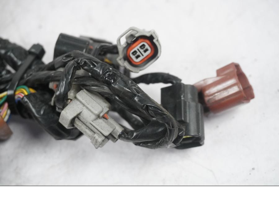 Snett uppifrån på Kablage från en Kawasaki ZX-10R -2008 motorcykel.