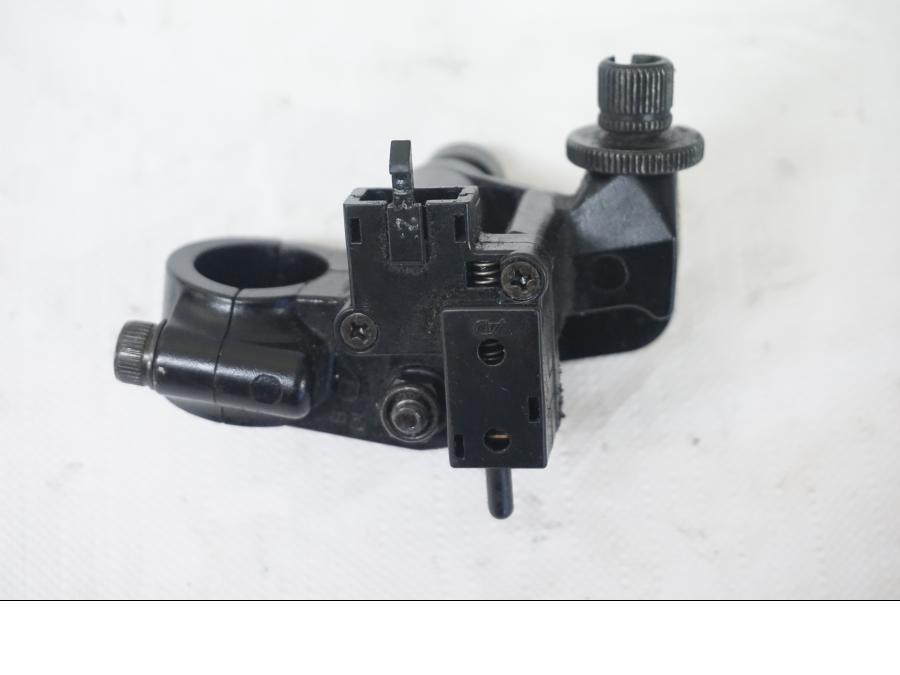 Vänster sida på Kopplingsklo från en Kawasaki ER-6N -2006 motorcykel.