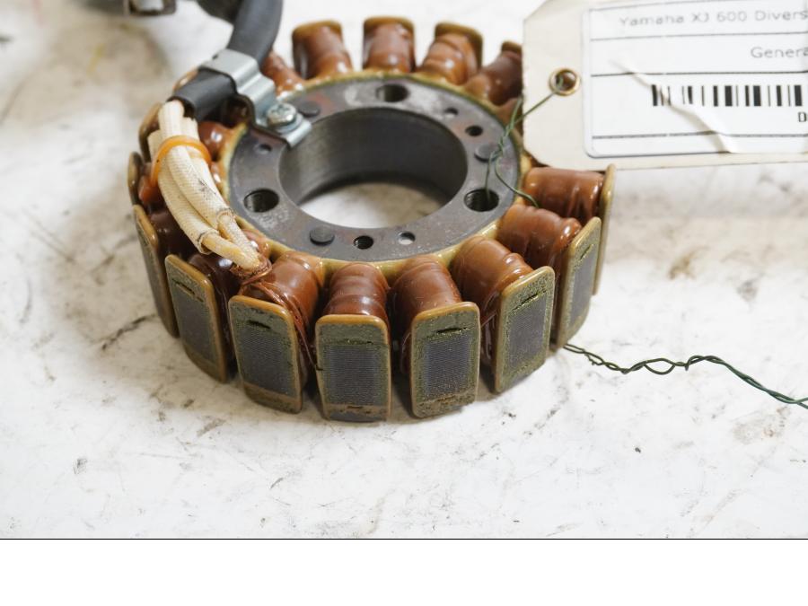 Baksidan på Generator från en Yamaha XJ 600 Diversion -1992 motorcykel.