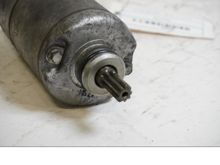 Baksidan på Startmotor från en Honda CBR 600 -1998 motorcykel.