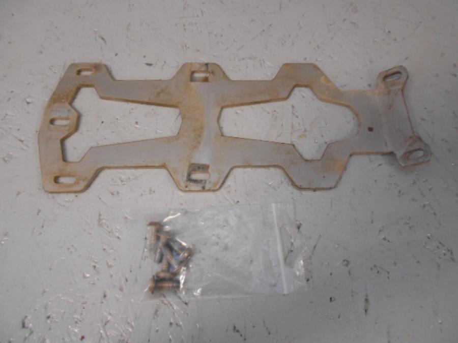 Snett nerifrån på Hasplåt från en BMW R 1200 GS -2013 motorcykel.