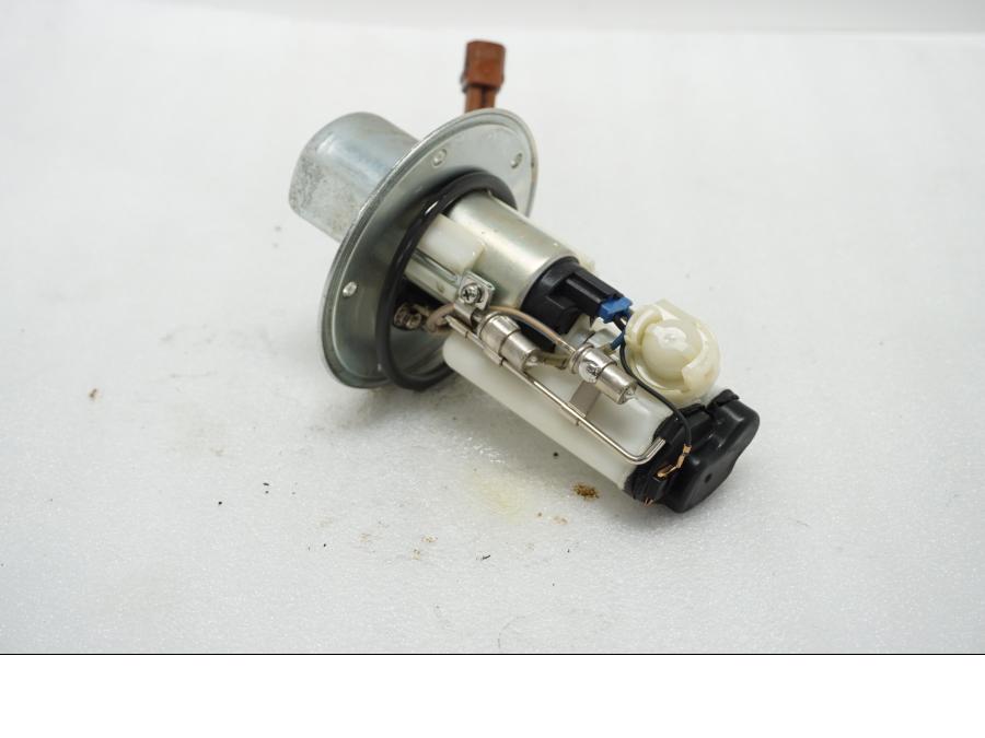 Baksidan på Bensinpump insprut från en Suzuki SV 1000 -2007 motorcykel.