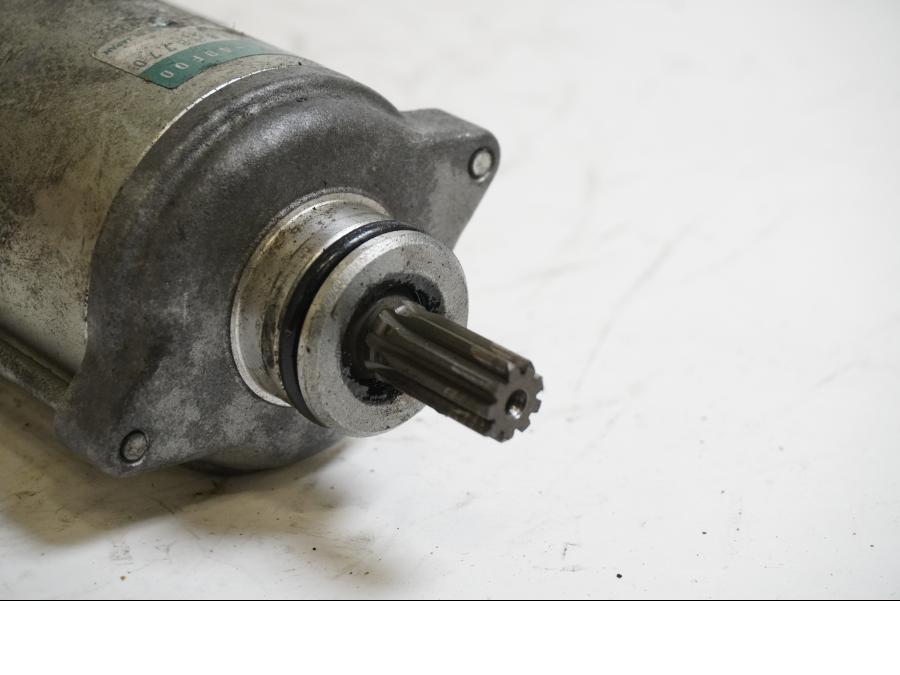 Baksidan på Startmotor från en Suzuki GSX-R 1000 -2003 motorcykel.