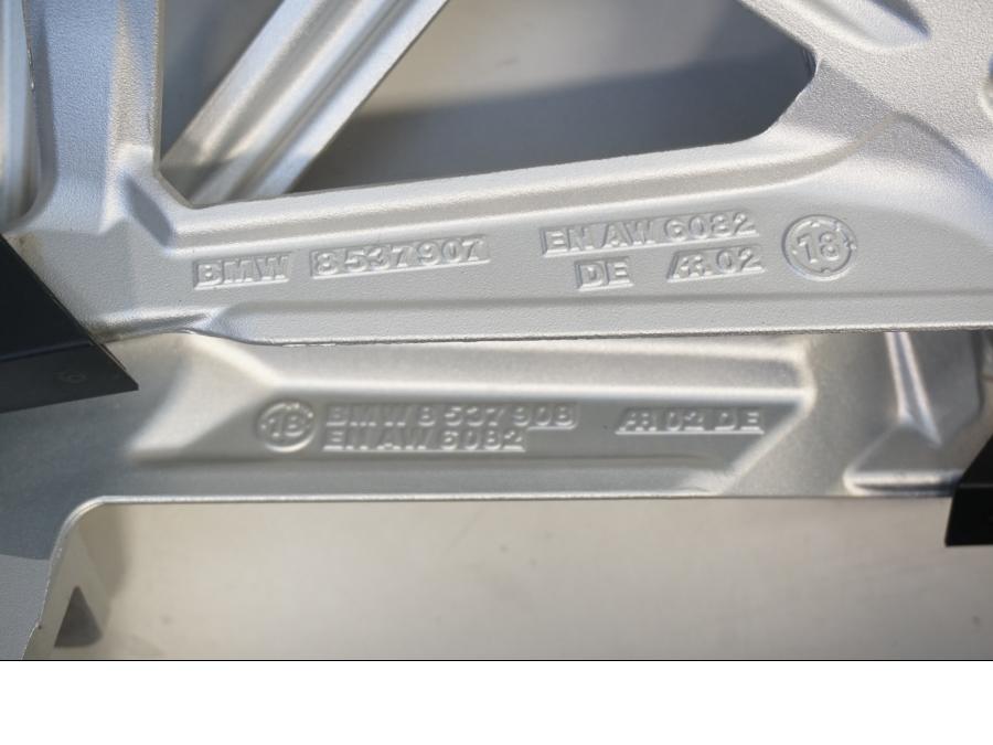 Höger sida på Fotpinnefäste från en BMW R 1200 GS -2019 motorcykel.