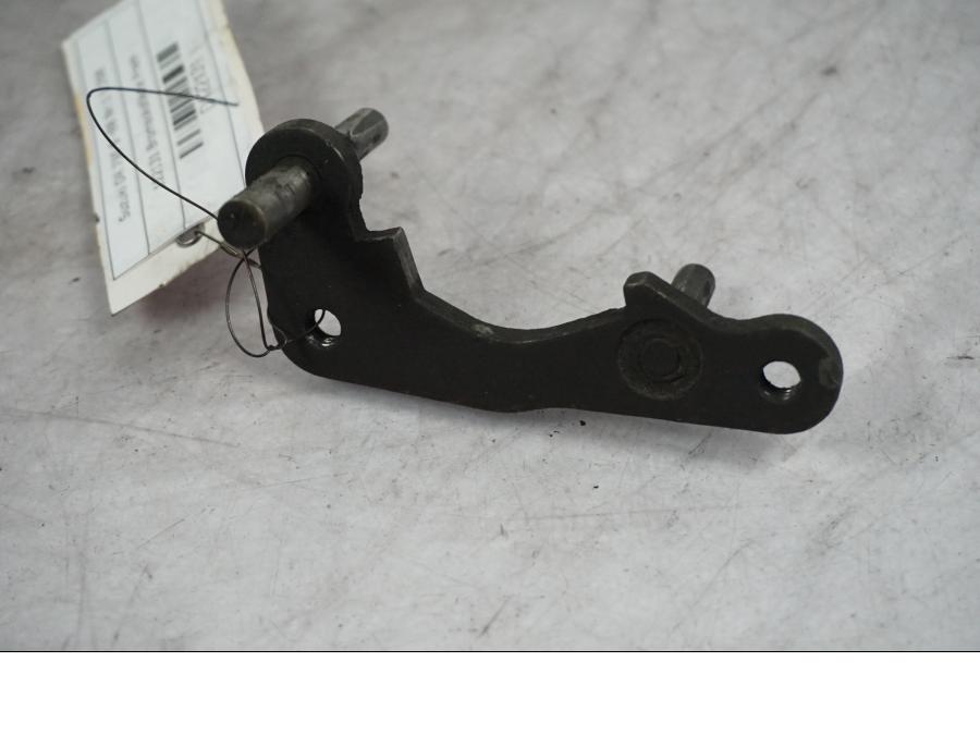 Höger sida på Bromsoksfäste från en Suzuki DR 750 S -1988 motorcykel.