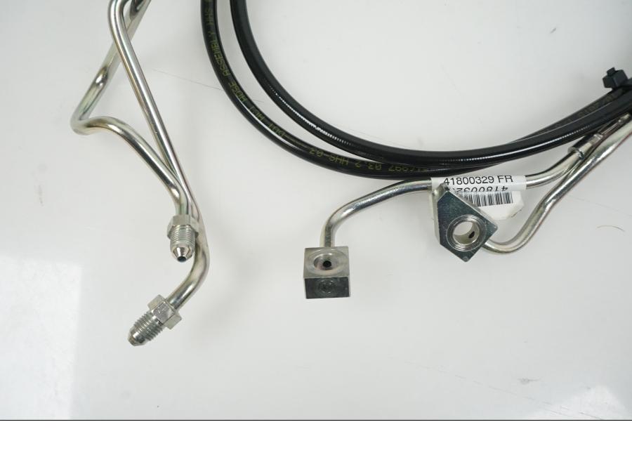 Höger sida på Bromsslang från en H-D Harley diverse -2016 motorcykel.