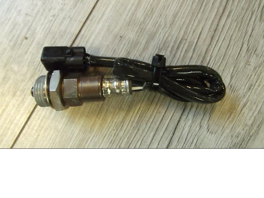 Framsidan på Lambdasond från en Yamaha YZF 1000 R1 -2015 motorcykel.