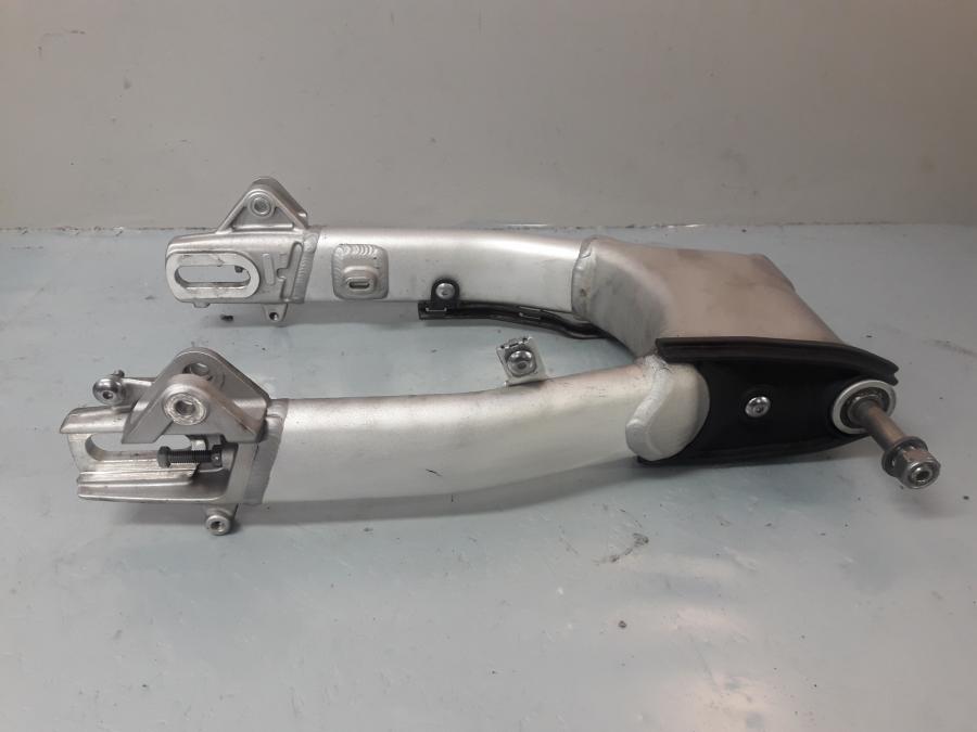 Baksidan pÄ Sving frÄn en Triumph Speed Twin -2019 motorcykel.