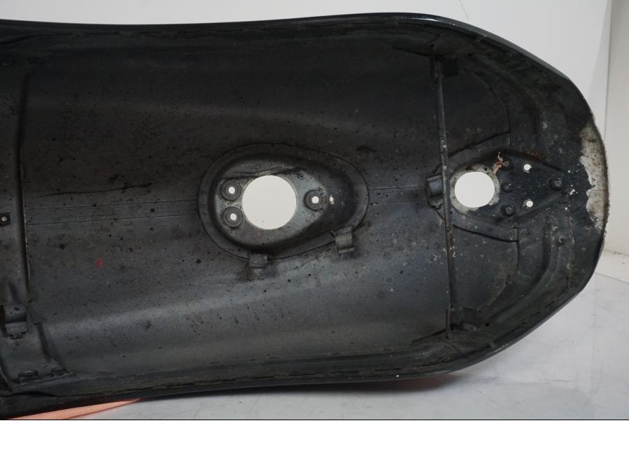 Extrabild5 på <p>Bakskärm till Triumph Rocket III Touring.</p>
<p>En mindre repa finns se bild.</p> motorcykel.