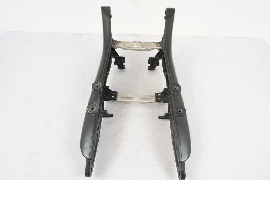 Snett nerifrÄn pÄ Bakram frÄn en Suzuki GSX-R 750 -2006 motorcykel.