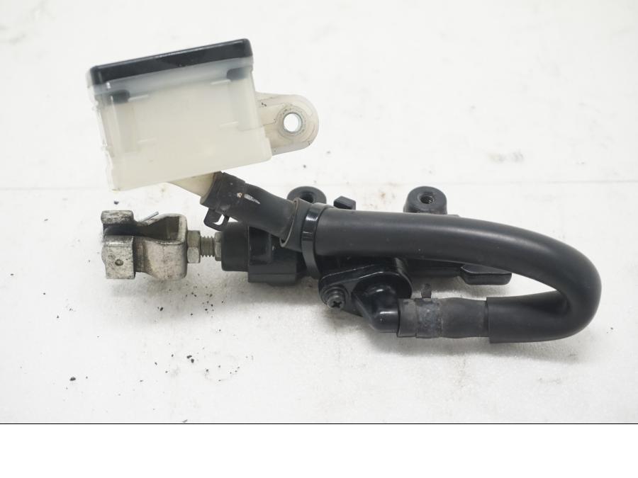 Framsidan på Bromshuvudcylinder från en Honda CBR 500 R -2013 motorcykel.