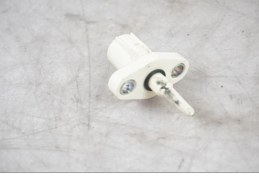 Baksidan på Luftburkssensor från en KTM 1290 Super Adventure S -2022 motorcykel.