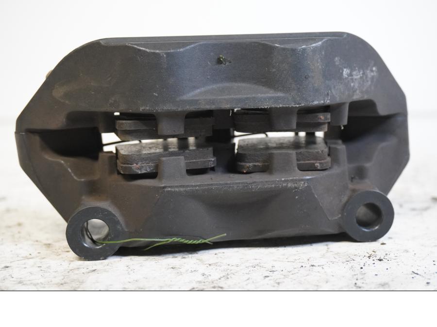 Höger sida på Bromsok från en KTM 990 Super Duke R -2010 motorcykel.