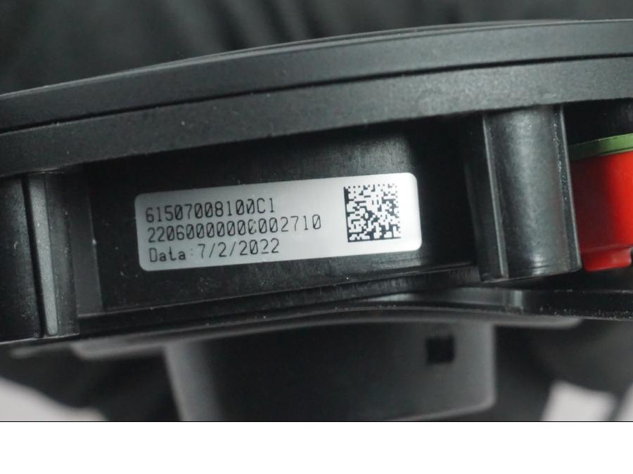 Extrabild5 på Bensintanklucka från en KTM 1290 Super Duke R -2022 motorcykel.