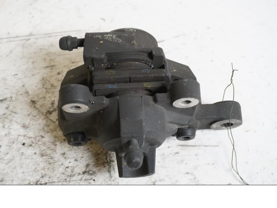 Höger sida på Bromsok från en Suzuki SV 650 -2002 motorcykel.