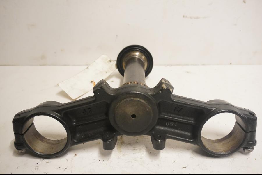 Baksidan på Gaffelkrona från en Kawasaki Z 750 -2008 motorcykel.