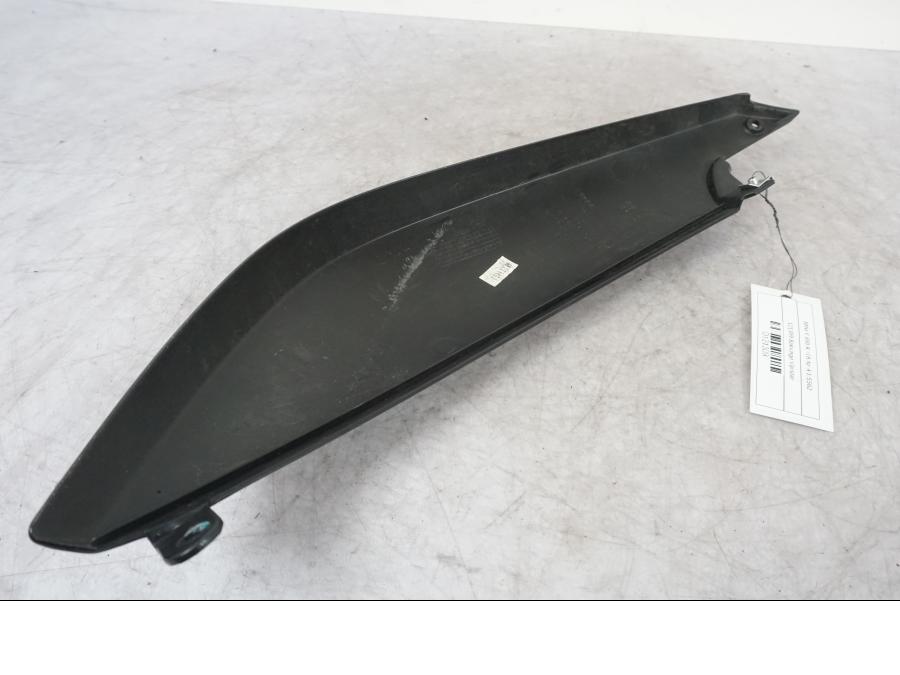 Vänster sida på Bakvinge från en BMW F 800 R -2018 motorcykel.