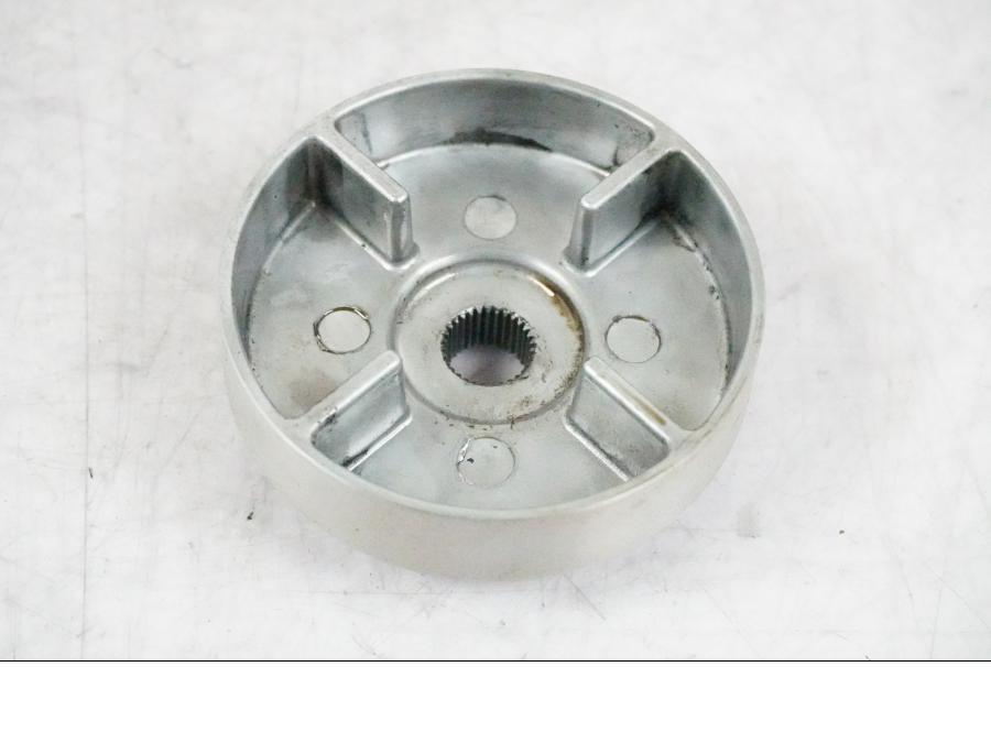 Vänster sida på Generator från en BMW K 1200 S -2005 motorcykel.