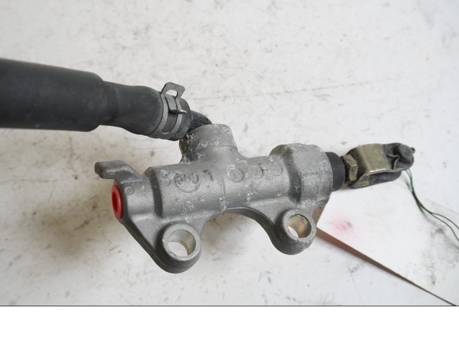 Baksidan på Bromshuvudcylinder från en Kawasaki ZX-6R -2002 motorcykel.