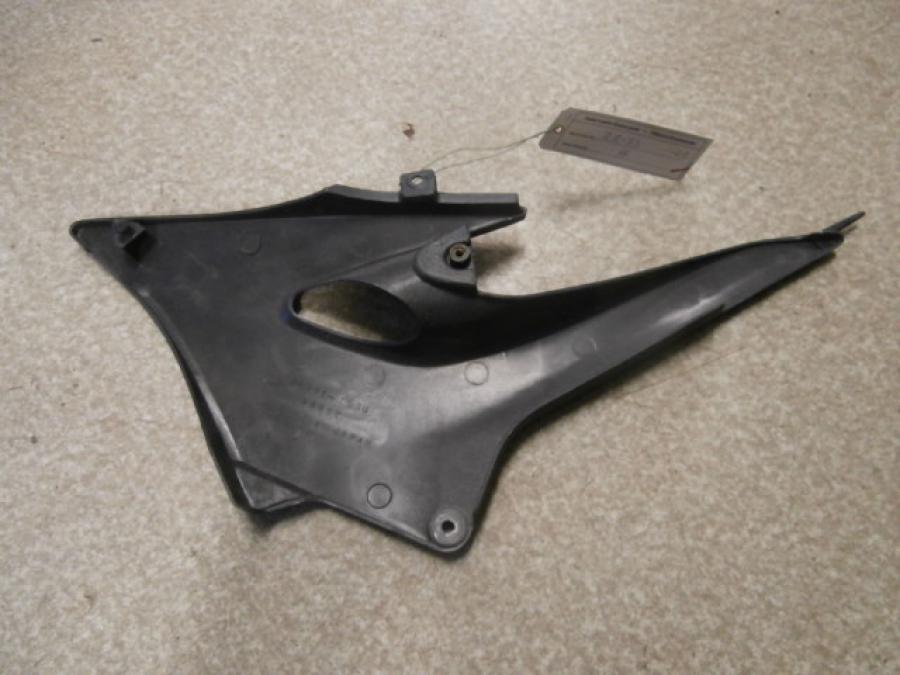 Höger sida på Sidopanel från en Kawasaki ZR-7 -2002 motorcykel.
