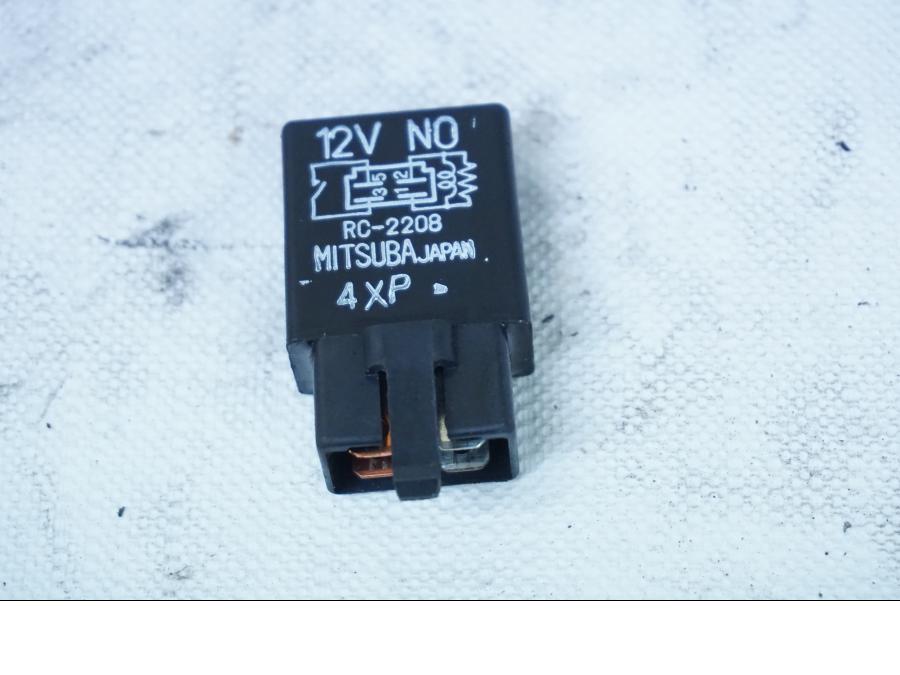 Framsidan pÄ RelÀ frÄn en Honda XL 600 V -1994 motorcykel.