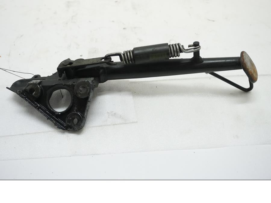 Baksidan pÄ Sidostöd frÄn en Aprilia SL 750 Shiver -2008 motorcykel.