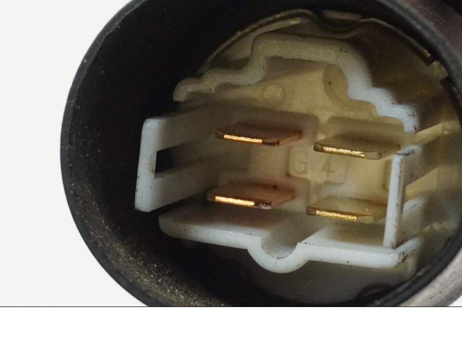 Vänster sida på Strålkastarrelä från en Kawasaki VN 1500 Mean Streak -2003 motorcykel.