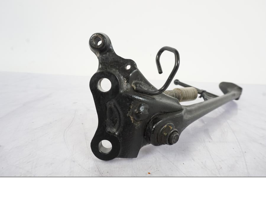 Snett nerifrån på Sidostöd från en Honda VFR 1200 -2010 motorcykel.