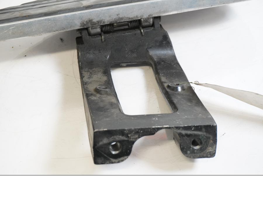 Höger sida på Fotplatta från en Yamaha XV 1900 -2007 motorcykel.